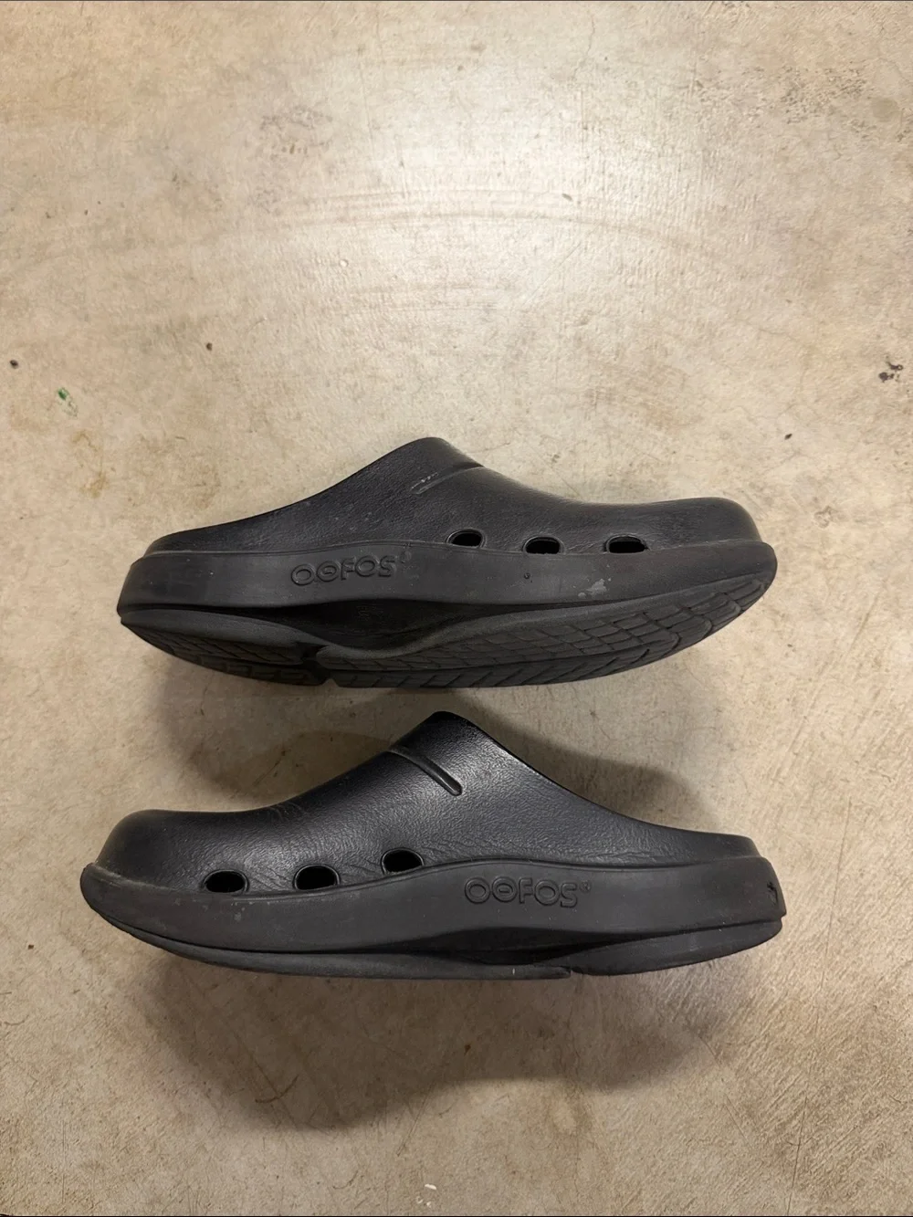 OOFOS Men's Black Slip-On Loafers